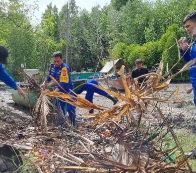 KASAT POLAIR POLRES BOALEMO AJAK MASYARAKAT LESTARIKAN  HUTAN MANGGROVE