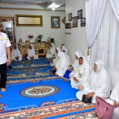 Bupati Pohuwato Kunjungi Rumah Duka Warganya Di Patilanggio