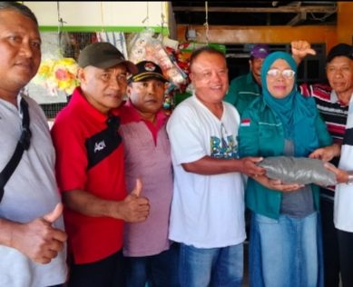 PT King Putra Teratai  Serahkan BibIt Kenaf Ke Petani Gorut