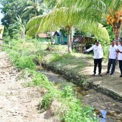 Keluhan Petani Duhiadaa Terjawab, Bupati Saipul Mbuinga Pantau Pengerukan Saluran Irigasi