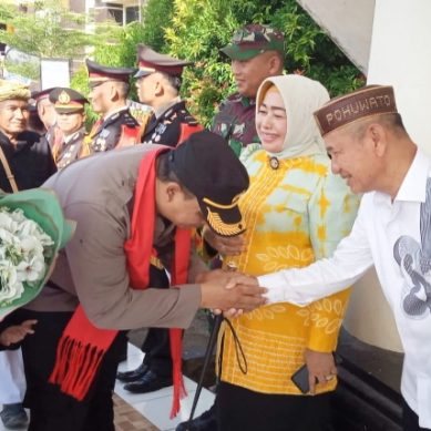 Kapolres Pohuwato di Sambut Adat  Pemkab Pohuwato