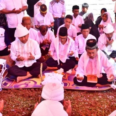 Bupati Saipul Mbuinga Hadiri Pemakaman Warganya Di Desa Polambane Randangan