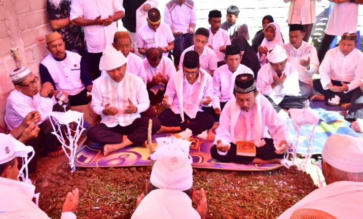 Bupati Saipul Mbuinga Hadiri Pemakaman Warganya Di Desa Polambane Randangan