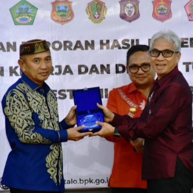 Diterima Bupati Saipul Mbuinga, Pemkab Pohuwato Kembali Terima Penghargaan Dari BPK RI