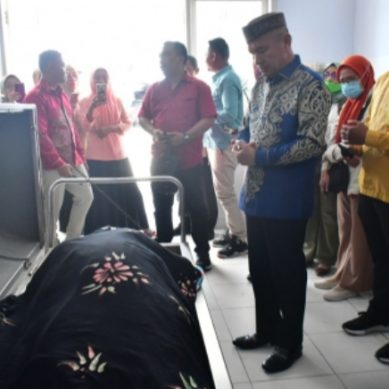Mengetahui ASN Pohuwato Meninggal Dunia,, Bupati Saipul Mbuinga Sambangi RSU Aloei Saboe