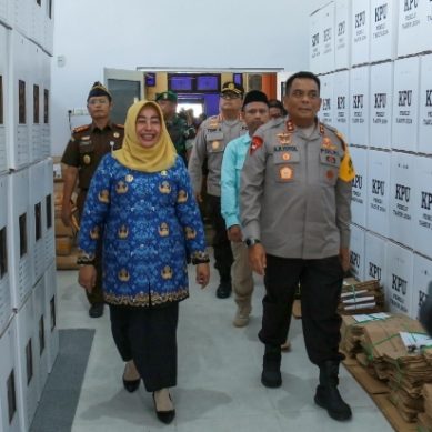 Wabup Suharsih Igirisa Dampingi  Kapolda Gorontalo Lihat Kesiapan KPU Pohuwato Jelang Pileg 2024