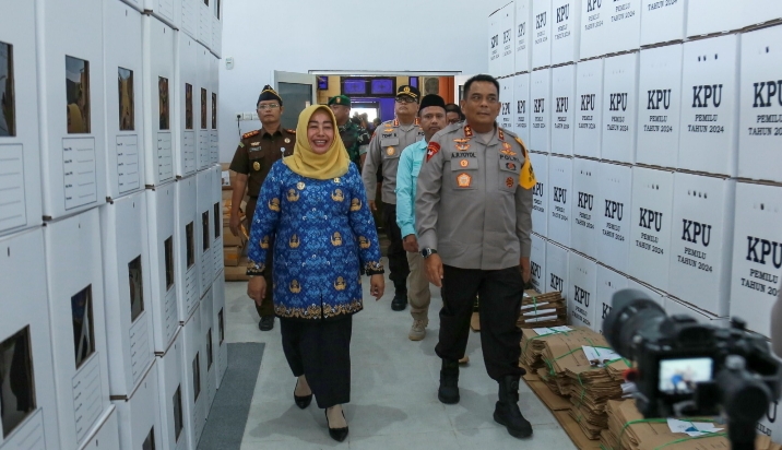 Wabup Suharsih Igirisa Dampingi Kapolda Gorontalo Lihat Kesiapan KPU Pohuwato Jelang Pileg 2024