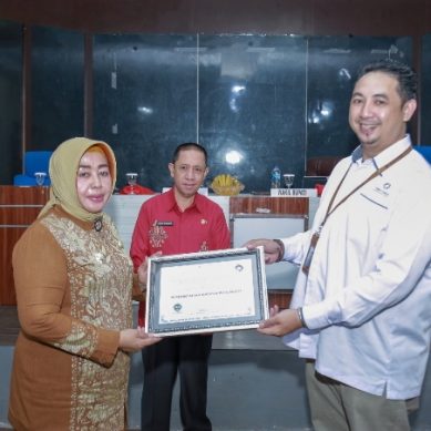 Ombudsman  Memberikan Penghargaan Atas Penilaian Kepatuhan Penyelenggaraan Pelayanan Publik Kabupaten Pohuwato