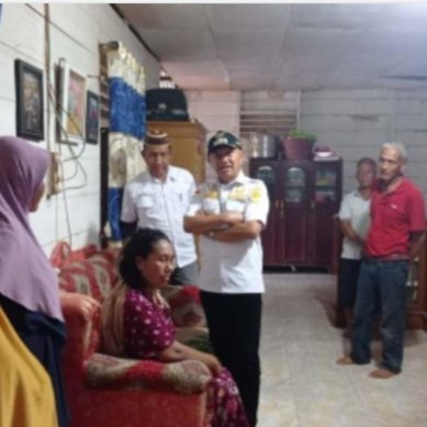 Bupati Saipul Mbuinga Sambangi Rumah Warga Korban Bencana Di Wanggarasi Barat