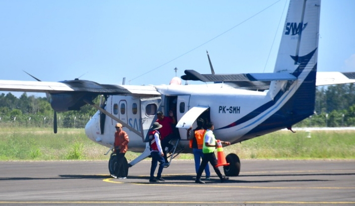 Uji Coba Penerbangan Ke Bandara Mutiara SIS Al-jufri Palu Dari Bandara Panua Airport, Bupati Saipul Mbuinga Di Dampingi Wabup Suharsih Igirisa