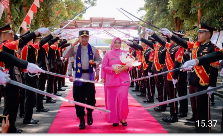 Jajar Penghormatan Sambut Kedatangan Kapolda Brigjen Pol. Drs. Pudji Prasetijanto Hadi, MH