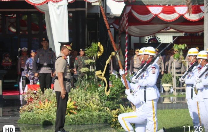 Dari Upacara Welcome Parade Kapolda Gorontalo Dari Irjen Pol. Drs. Angesta Romano Yoyol Ke Brigjen Pol. Drs. Pudji Prasetijanto Hadi