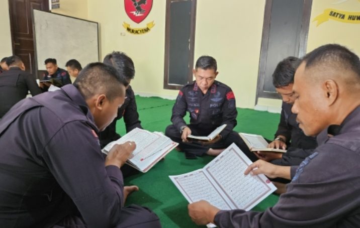 Di Bulan Suci Ramadhan, Brimob Gorontalo Rutin Laksanakan Tadarus Al-qur’an