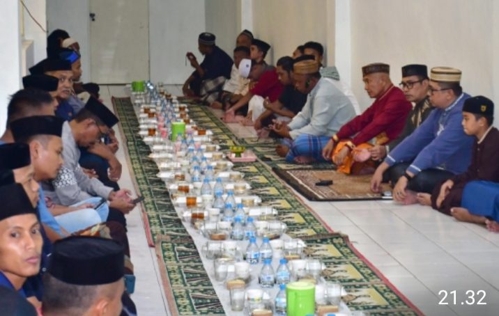 Bupati Saipul Mbuinga Dan Ketua TP PKK Buka puasa bersama warga Paguat