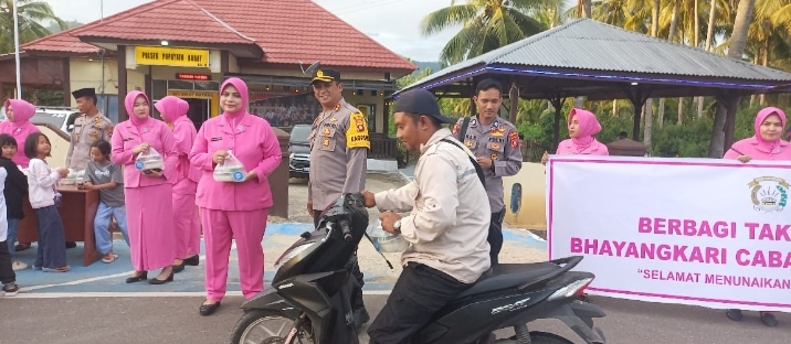 HUMANIS, KAPOLRES POHUWATO DAN KETUA BHAYANGKARI BERBAGI KEBAHAGIAN DI BULAN SUCI RAMADHAN