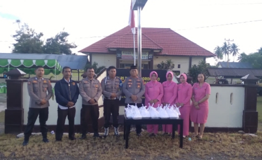 HUMANIS, KAPOLSEK PATILANGGIO BERBAGI TAKJIL BAGI MASYARAKAT