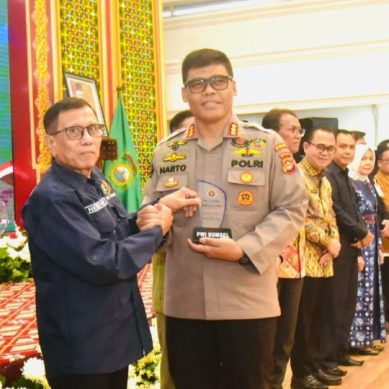 Kapolda Irjen A Rachmad Wibowo Terima Penghargaan ‘Polri Peduli Pers’ Dari PWI Sumsel