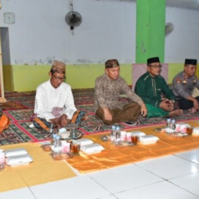 Berbagi Berkah Ramadhan, Bupati Pohuwato Dan Ketua TP PKK, Buka Puasa Bersama Warga Desa Balayo