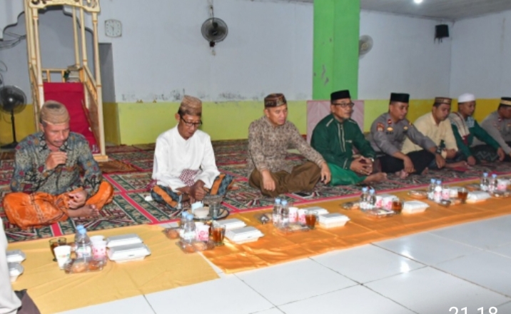 Berbagi Berkah Ramadhan, Bupati Pohuwato Dan Ketua TP PKK, Buka Puasa Bersama Warga Desa Balayo