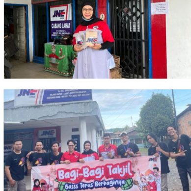 Berkah Ramadhan, JNE Cabang Lahat Berbagi Takjil Kepada Masyarakat
