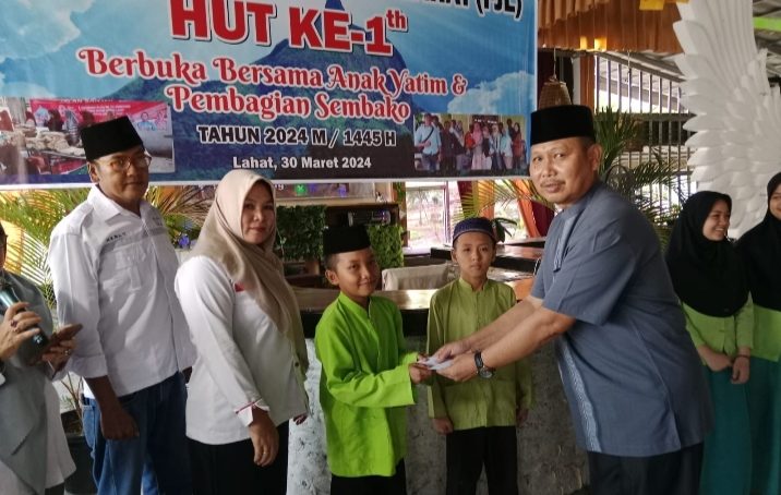 Polres Lahat Hadiri Kegiatan Bukber Bersama FJL Lahat Sekaligus Perayaan HUT FJL Ke- 1 Tahun