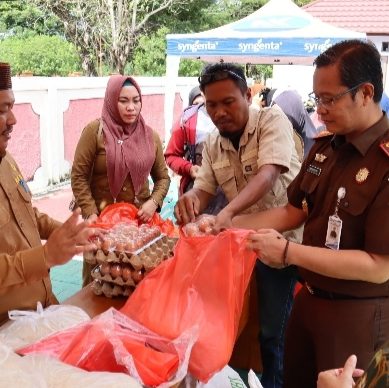 Bantu Ringankan Beban Masyarakat, Kejari Pohuwato Gelar Pasar Murah