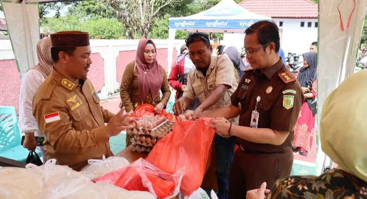 Bantu Ringankan Beban Masyarakat, Kejari Pohuwato Gelar Pasar Murah