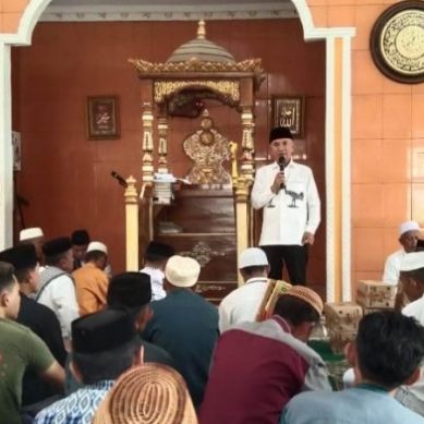 Bupati Saipul Mbuinga Bersama Warga Buntulia Utara, Shalat Jumat Di Mesjid Al Ikhlas