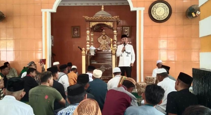 Bupati Saipul Mbuinga Bersama Warga Buntulia Utara, Shalat Jumat Di Mesjid Al Ikhlas