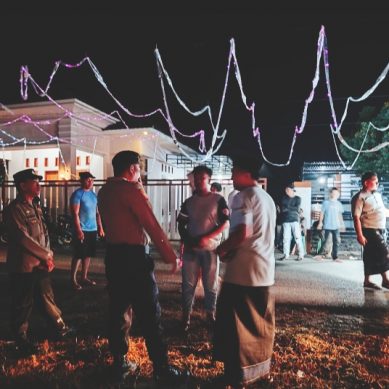 POLRES POHUWATO MELAKUKAN PENGAMANAN TRADISI PEMASANGAN LAMPU TUMBILOTOHE DI POHUWATO
