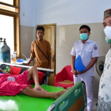 Ke RSBP, Bupati Saipul Mbuinga Jenguk Warga Yang Alami Kelumpuhan