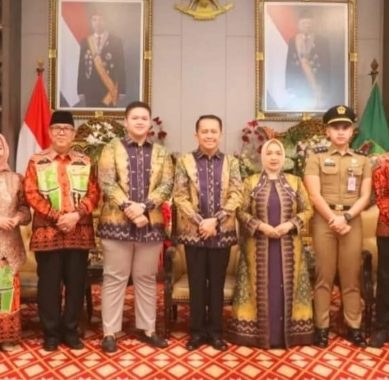 Pakai Batik Motif Ambung & Khaman, Pj. Bupati Bersama Jajaran Silaturahmi ke Griya Agung