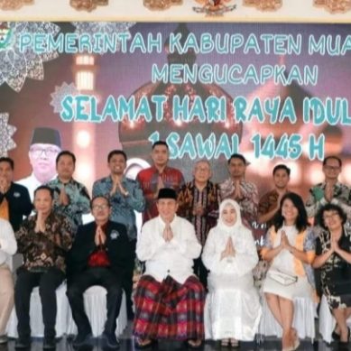 Pj. Bupati Gelar Salat Idul Fitri 1445 Hijriah di Masjid Agung Sekaligus Rayakan Momen Lebaran Bersama Masyarakat