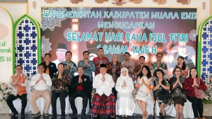 Pj. Bupati Gelar Salat Idul Fitri 1445 Hijriah di Masjid Agung Sekaligus Rayakan Momen Lebaran Bersama Masyarakat