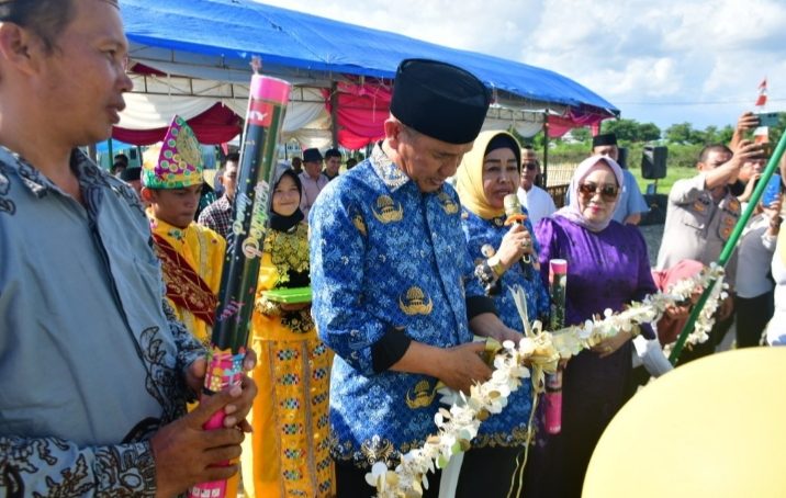 Bupati Saipul A. Mbuinga Resmikan Grand Opening Lapangan Mini Soccer Bumi Bahari Spoort