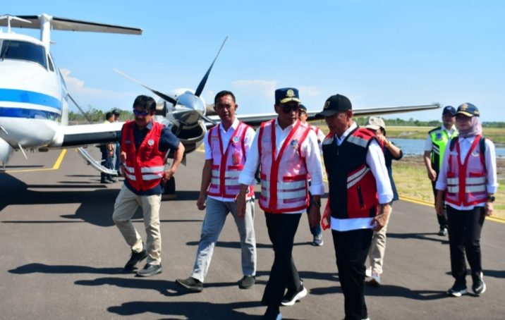 Tinjau Bandara Panua Dalam Rangka Kunjungan Presiden Jokowi, Bupati Pohuwato Sambut Menhub