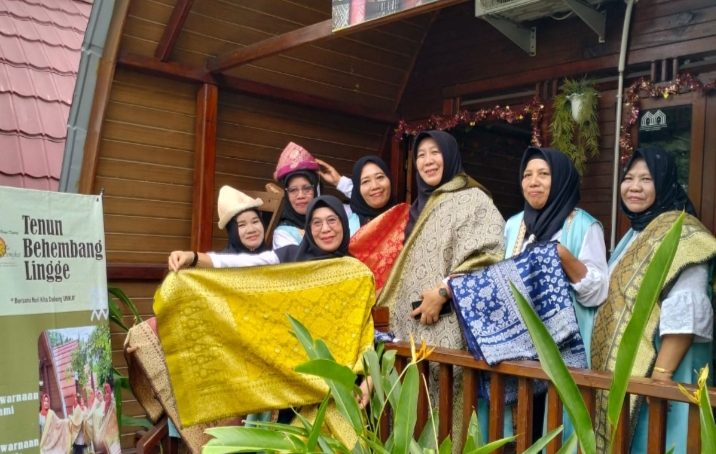 Lewat Kerajinan Songket, Bukit Asam (PTBA) Berdayakan Para Ibu Rumah Tangga