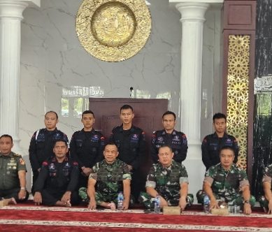 Perkuat Soliditas, Brimob Ilato Safari Solat Jumat Berjamaah di Markas TNI