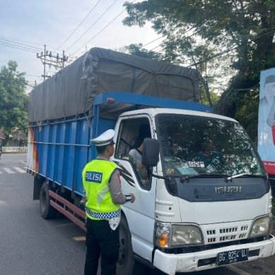 Satlantas Polres Lahat Sosialisasikan dan Penindakan Terhadap Mobil Angkutan Barang Tidak Melebihi Muatan
