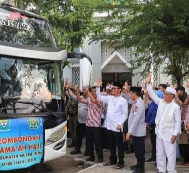 Penuh Haru, 10 Jemaah Haji Kabupaten Muara Enim Tergabung Kloter 12 Berangkat Ke Tanah Suci
