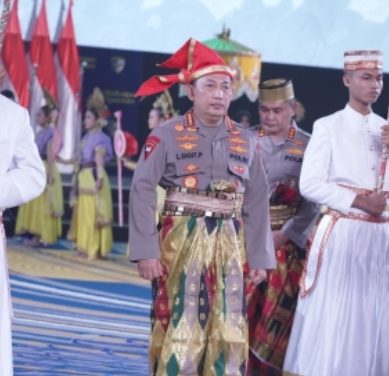 Kapolri Diberi Gelar Adat-Pusaka oleh Dewan Adat dan Kerajaan di Sulawesi Selatan