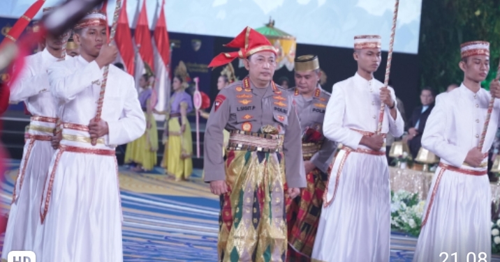 Kapolri Diberi Gelar Adat-Pusaka oleh Dewan Adat dan Kerajaan di Sulawesi Selatan