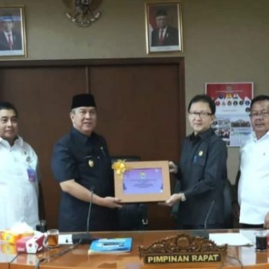 Serahkan Raperda Pertanggungjawaban APBD TA 2023 Ke DPRD, Pj. Bupati Sampaikan Prestasi WTP Ke-11