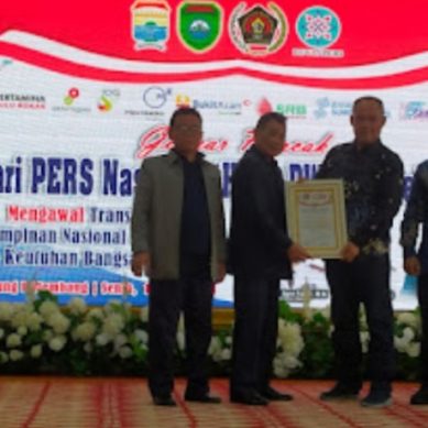 Ketua TP PKK Lahat Periode 2018-2023 Hj Lidyawati Cik Ujang Raih Penghargaan Sahabat Pers PWI Sumsel
