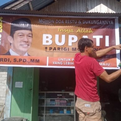 Warga Mulai Pasang Baliho Hi. Ardi untuk Pilkada Parimo 2024 – 2029
