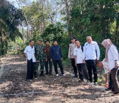 Tim Kecamatan Kikim Barat Monev DD Tahap Pertama Tahun 2024, di Desa Jajaran Baru