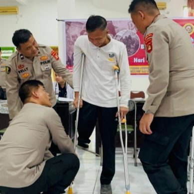 Tim Dokter RS Bhayangkara Polda Sumsel Gelar Bhakti Kesehatan, Berikan Pelayanan 113 Penyandang Disabilitas.