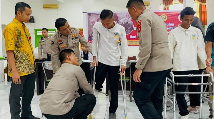 Tim Dokter RS Bhayangkara Polda Sumsel Gelar Bhakti Kesehatan, Berikan Pelayanan 113 Penyandang Disabilitas.