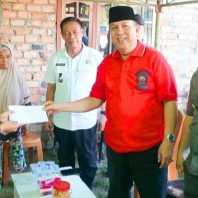 Serahkan Santunan Korban Tenggelam, Pj. Bupati Himbau Orang Tua Larang Anak Bermain di Sungai