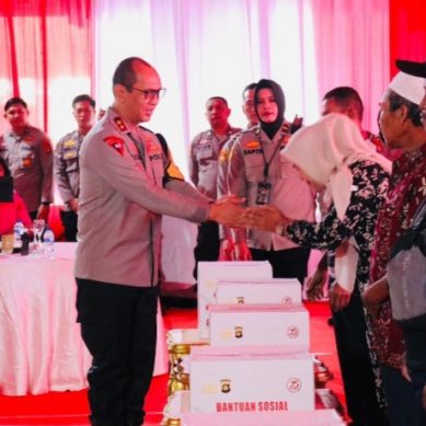 Baksos dan Bansos Serentak, Polda Sumsel Serahkan Bantuan Bedah Rumah, Berikan Layanan Kesehatan Masyarakat Hingga Bhakti Lingkungan.